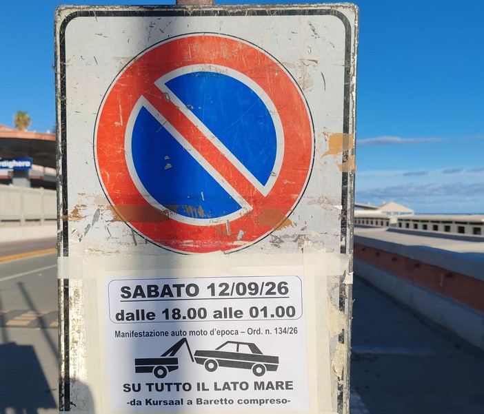 Bordighera, auto e moto d'epoca sul lungomare: scatta il divieto di sosta