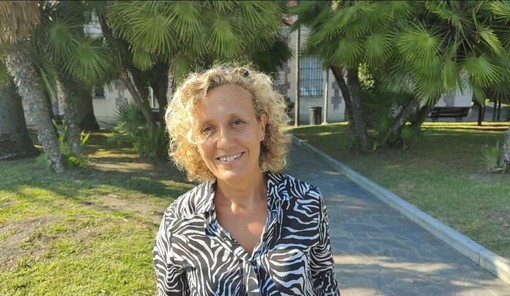 Elezioni a Diano Marina, Barbara Cairo insegnante in lista col generale Bellacicco: “I bambini per apprendere devono avere a disposizione spazi adeguati” (video)