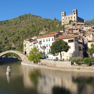Dolceacqua, tutto pronto per la terza edizione del Trofeo Nazionale "Miglio Sommelier del Rossese" Dolceacqua, tutto pronto per la terza edizione del Trofeo Nazionale "Miglio Sommelier del Rossese"