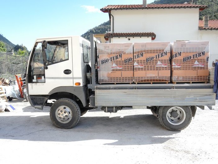 Badalucco: l'inverno è ancora lungo. E' il momento di acquistare una stufa a pellet a prezzo speciale, da Boeri Federico Badalucco: l'inverno è ancora lungo. E' il momento di acquistare una stufa a pellet a prezzo speciale, da Boeri Federico