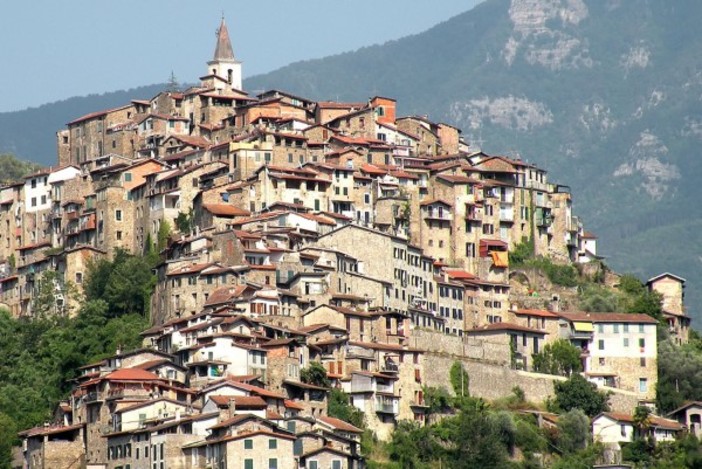 A caccia di golosità in un incantevole borgo medievale