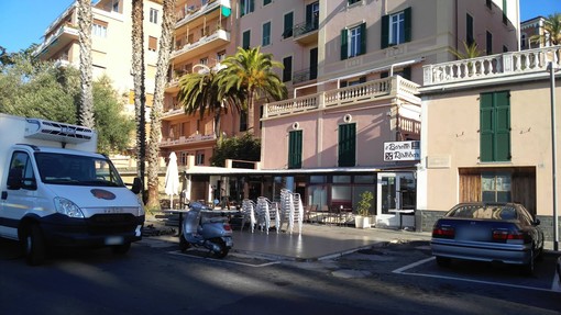 Imperia: demolito il dehor del 'Baretto' di spianata borgo Peri. La parola fine sulla querelle scritta dal Consiglio di Stato Imperia: demolito il dehor del 'Baretto' di spianata borgo Peri. La parola fine sulla querelle scritta dal Consiglio di Stato