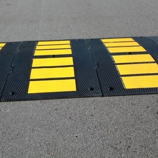 Ventimiglia: incidente di oggi in frazione Calvo, un lettore auspica installazione di rallentatori stradali