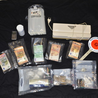 Diano Castello: vendeva droga nella zona di Imperia, marocchino fermato con la 'coca' in mano Diano Castello: vendeva droga nella zona di Imperia, marocchino fermato con la 'coca' in mano