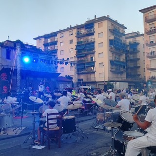 Due giorni di musica, street food e divertimento: "Drum 100" sbarca a Riva Ligure (Foto) Due giorni di musica, street food e divertimento: "Drum 100" sbarca a Riva Ligure (Foto)