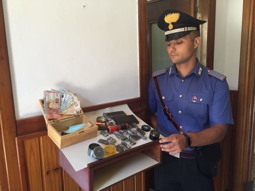 Dolcedo: arrestato dai Carabinieri trentaduenne per detenzione di stupefacenti Dolcedo: arrestato dai Carabinieri trentaduenne per detenzione di stupefacenti