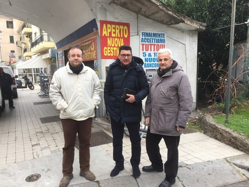 Sanremo: il Comune pronto ad anticipare la spesa di demolizione del distributore alla Foce, sopralluogo per l'assessore Menozzi