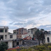 Vallecrosia, il sindaco Perri: "Sospesi i lavori del cantiere Esselunga durante le festività natalizie" Vallecrosia, il sindaco Perri: "Sospesi i lavori del cantiere Esselunga durante le festività natalizie"