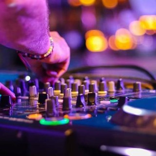 Vallecrosia al Mare apre la stagione dei grandi eventi: debutta la Festa di Inizio Estate 2026 con “Remember 90” e “Dance Tarantella”