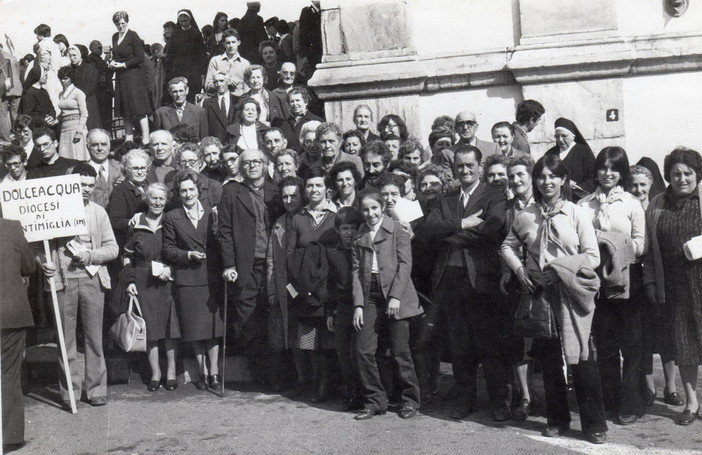 Dolceacqua: per tutto il mese di giugno, il Visionarium ogni mercoledì sera ricorda Don Nanni Dolceacqua: per tutto il mese di giugno, il Visionarium ogni mercoledì sera ricorda Don Nanni