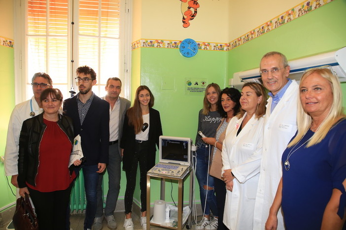 Sanremo: una sonda per l'ecografo del reparto di Pediatria dell'Ospedale, un gesto dal cuore dell'associazione Matteo Bolla e del Milan Club Taggia (Foto e Video) Sanremo: una sonda per l'ecografo del reparto di Pediatria dell'Ospedale, un gesto dal cuore dell'associazione Matteo Bolla e del Milan Club Taggia (Foto e Video)