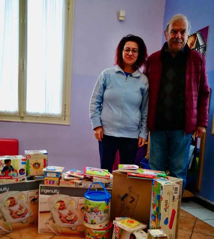 Sanremo: donazione di Nello Conte dell'Associazione 'Daniela Conte' ai bambini del nido Villa Peppina Sanremo: donazione di Nello Conte dell'Associazione 'Daniela Conte' ai bambini del nido Villa Peppina