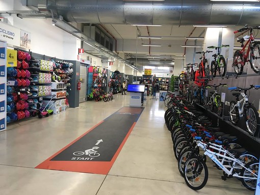 Nuovo look e rinnovamento sportivo per Decathlon Vado Ligure al Molo 8.44