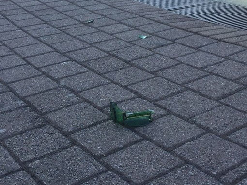 Vallecrosia: sbandati e degrado alla pista di pattinaggio, continue segnalazioni dei residenti arrabbiati (Foto)