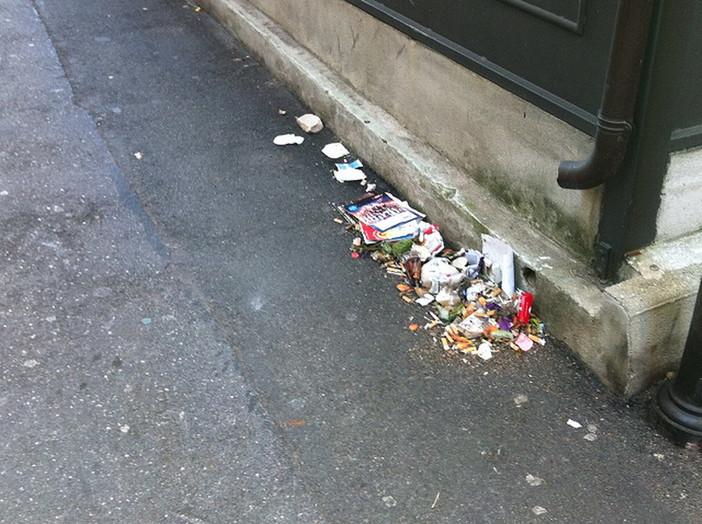 Sanremo: degrado ed incuria in via Capitan Angelo Pesante, le foto