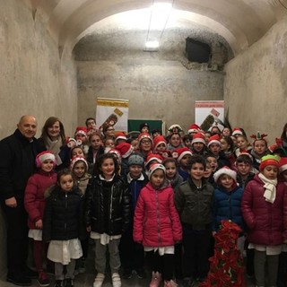 Ventimiglia: il Presidente De Leo e l’Assessore Nesci in visita al centro Alzheimer insieme ai bambini della scuola dell’infanzia della città alta Ventimiglia: il Presidente De Leo e l’Assessore Nesci in visita al centro Alzheimer insieme ai bambini della scuola dell’infanzia della città alta