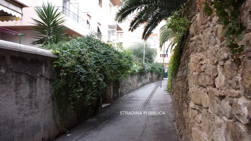 Sanremo: situazione di degrado in Mulattiera San Pietro, la segnalazione (con foto) di un lettore Sanremo: situazione di degrado in Mulattiera San Pietro, la segnalazione (con foto) di un lettore