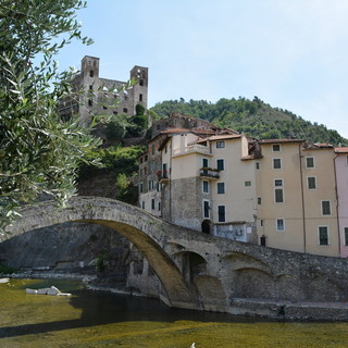Dolceacqua: continuo abbandono dei rifiuti sul territorio comunale, l'Amministrazione fa installare le telecamere Dolceacqua: continuo abbandono dei rifiuti sul territorio comunale, l'Amministrazione fa installare le telecamere