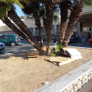Il Comitato per Ventimiglia segnala una situazione di degrado davanti alla stazione ferroviaria Il Comitato per Ventimiglia segnala una situazione di degrado davanti alla stazione ferroviaria
