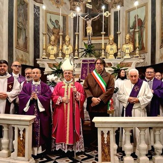 Momento di preghiera e festa, Isolabona accoglie il nuovo parroco: don Antonio Momento di preghiera e festa, Isolabona accoglie il nuovo parroco: don Antonio