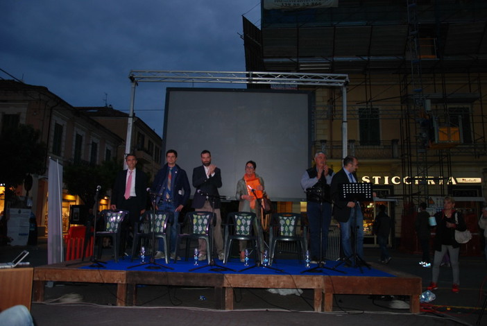 Elezioni comunali Diano Marina: Sanremonews.it ha chiuso la campagna elettorale in piazza del Comune. Grande successo al dibattito tra i candidati sindaco Elezioni comunali Diano Marina: Sanremonews.it ha chiuso la campagna elettorale in piazza del Comune. Grande successo al dibattito tra i candidati sindaco