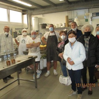 Ventimiglia: la torta 'Pasquale', un dolce anti-crisi elaborato da un gruppo di 8 portacolori di varie associazioni cittadine