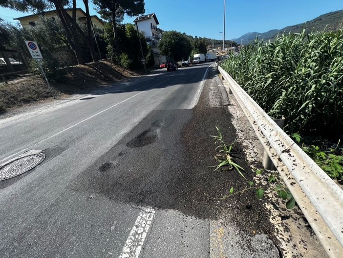 Il Gruppo Consiliare 'Imperia senza Padroni' da voce alle istanze dei cittadini di Imperia (foto) Il Gruppo Consiliare 'Imperia senza Padroni' da voce alle istanze dei cittadini di Imperia (foto)