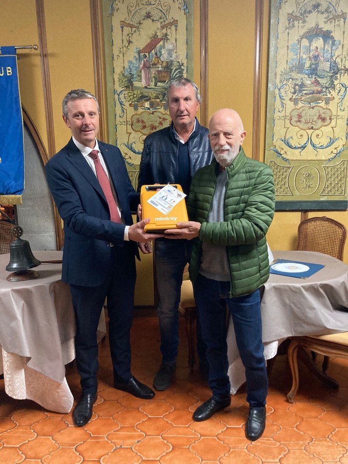 Il Rotary Club Sanremo ricorda i soci defunti e dona un defibrillatore al comune di Perinaldo (foto) Il Rotary Club Sanremo ricorda i soci defunti e dona un defibrillatore al comune di Perinaldo (foto)