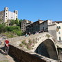 Dolceacqua celebra la tradizione: domani sera in Piazza Mauro torna la Sagra dei Fresciöi tra gusto, musica e convivialità Dolceacqua celebra la tradizione: domani sera in Piazza Mauro torna la Sagra dei Fresciöi tra gusto, musica e convivialità