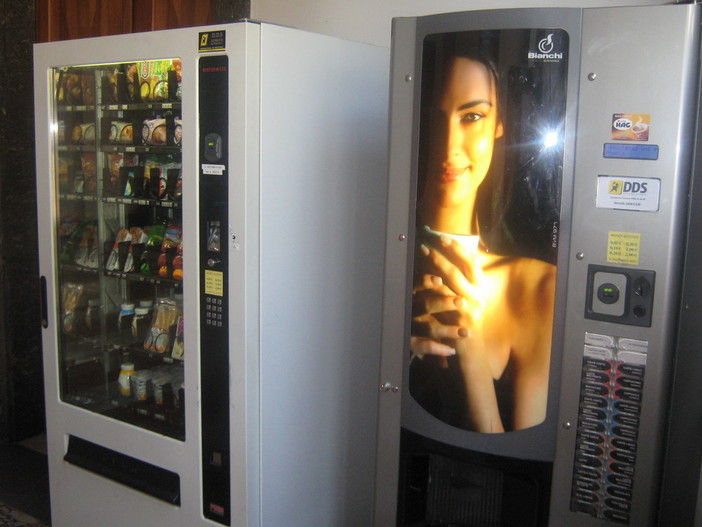 Macchinette del caffè in Comune: ecco il via libera da Ventimiglia alla gara per l’installazione dei distributori automatici