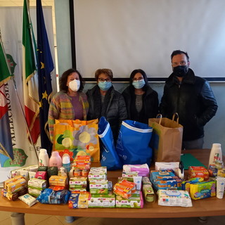 Vallecrosia: dall'associazione Bethel donazione di generi alimentari per le famiglie bisognose Vallecrosia: dall'associazione Bethel donazione di generi alimentari per le famiglie bisognose