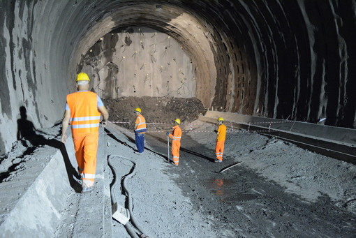 Trasporti: è iniziata la posa dei binari del raddoppio della linea ferroviaria Andora-San Lorenzo a Mare Trasporti: è iniziata la posa dei binari del raddoppio della linea ferroviaria Andora-San Lorenzo a Mare