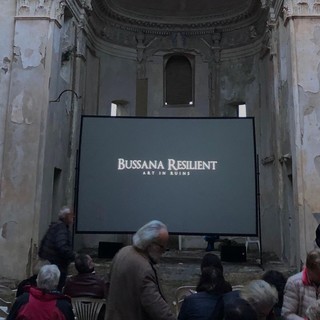 Sanremo: oltre 100 persone per la 'prima' del documentario anglo-tedesco “Bussana Resilient | Art in Ruins”
