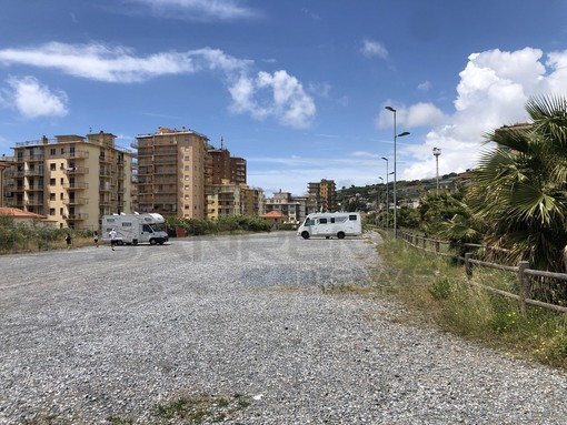 Un nuovo parcheggio gratuito per l'estate ad Arma di Taggia: a breve convenzione tra Comune e Area 24