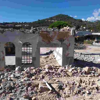 Imperia: al via le operazioni di demolizione dell'ex stabilimento Sasso (foto) Imperia: al via le operazioni di demolizione dell'ex stabilimento Sasso (foto)