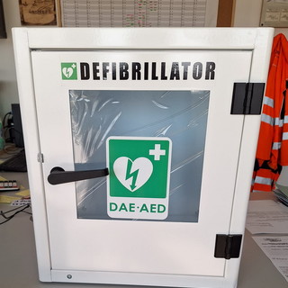 Bordighera: donato un nuovo contenitore per il defibrillatore del porto turistico Bordighera: donato un nuovo contenitore per il defibrillatore del porto turistico