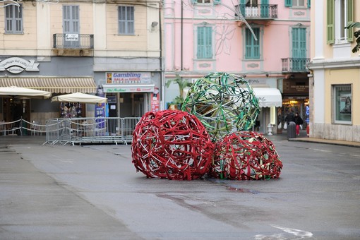 Sanremo: commercianti segnalano degrado di piazza Borea D'Olmo, le foto di un lettore