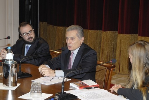 Sanremo: folto pubblico per l’Ambasciatore Domenico Vecchioni ospite ai 'Martedì Letterari' Sanremo: folto pubblico per l’Ambasciatore Domenico Vecchioni ospite ai 'Martedì Letterari'