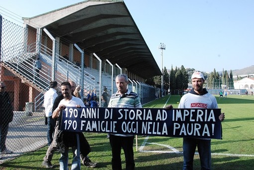 Agnesi: Una delegazione di lavoratori ha sfilato questo pomeriggio allo stadio Nino Ciccione: &quot;Non si spengano le luci su di noi&quot;
