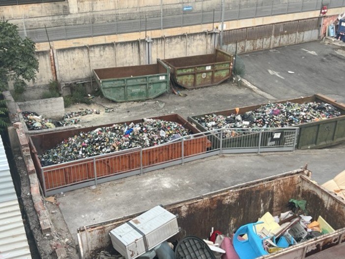 Sanremo, discarica in valle Armea, Baggioli (FI) denuncia: "A rischio la salute pubblica di cittadini e studenti" (foto) Sanremo, discarica in valle Armea, Baggioli (FI) denuncia: "A rischio la salute pubblica di cittadini e studenti" (foto)