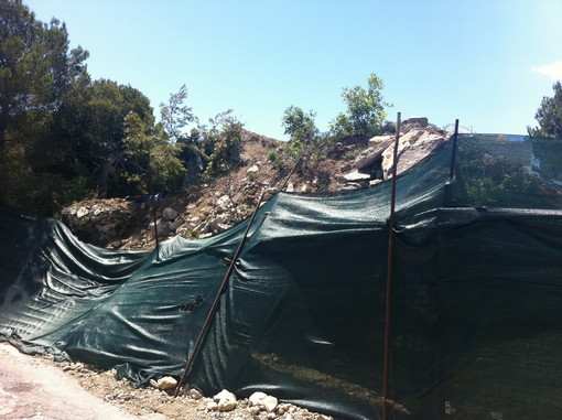 Ventimiglia: degrado di una collina a Mortola Superiore, la segnalazione (con foto) di un lettore