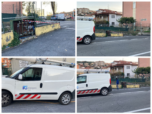 Imperia, furgone trancia tubo del gas sull’Argine sinistro: intervento dei vigili del fuoco (foto) Imperia, furgone trancia tubo del gas sull’Argine sinistro: intervento dei vigili del fuoco (foto)