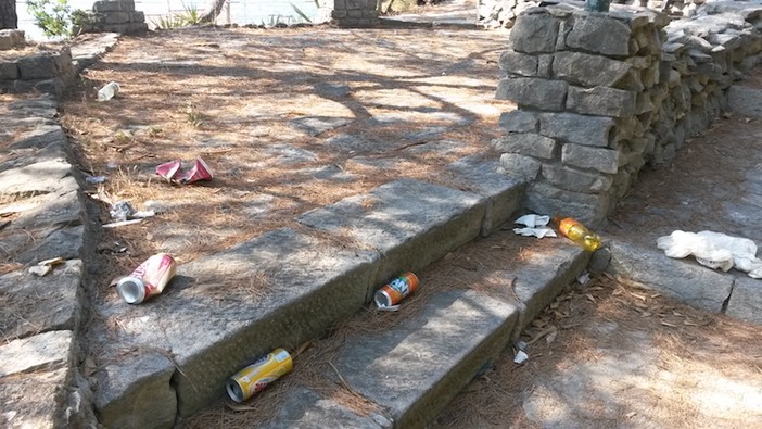 Bordighera: incuria nella zona di Sant'Ampelio, la denuncia di una lettrice