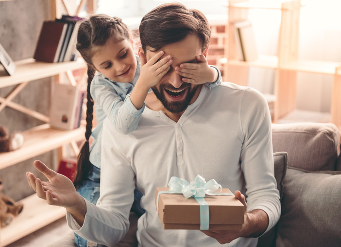Festa del papà: che regalo scegliere per farlo felice?