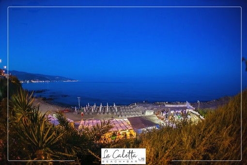 Domenica 7 luglio riprendono gli appuntamenti #SunSet organizzati alla spiaggia La Caletta, in via al Mare 10 a Bussana