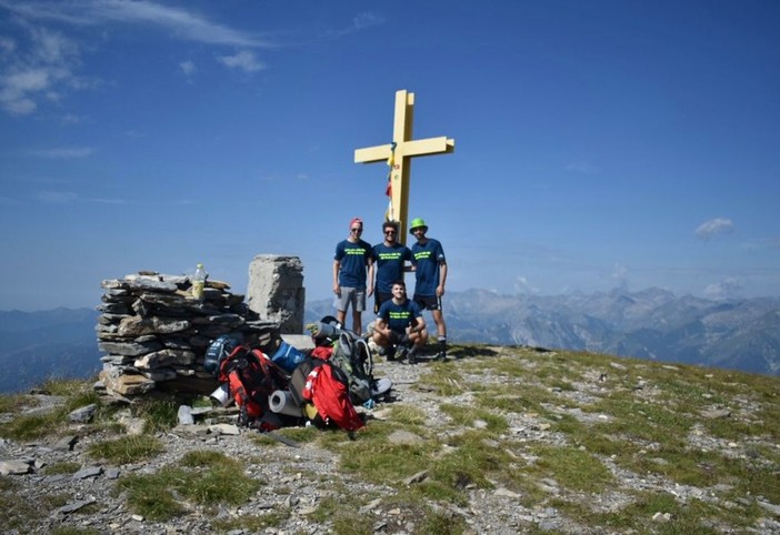 “Stanchi ma felici”: 93 chilometri in 4 giorni sul “Cammino delle Alpi del Mediterraneo” sino a Sanremo “Stanchi ma felici”: 93 chilometri in 4 giorni sul “Cammino delle Alpi del Mediterraneo” sino a Sanremo