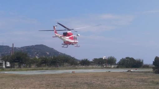 Imperia: scontro scooter-furgone in via Littardi, ferito un uomo trasportanto in elicottero al San Martino (foto e video) Imperia: scontro scooter-furgone in via Littardi, ferito un uomo trasportanto in elicottero al San Martino (foto e video)