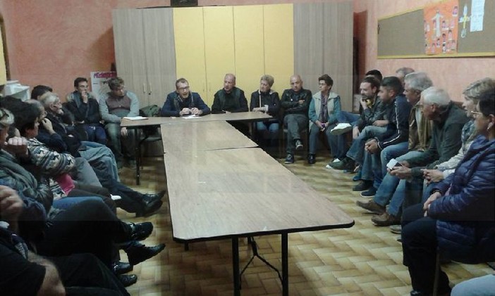 Ventimiglia: grande partecipazione ieri sera a Trucco per l'incontro con Sindaco e Amministrazione, illuminazione e sicurezza stradale al centro del dibattito Ventimiglia: grande partecipazione ieri sera a Trucco per l'incontro con Sindaco e Amministrazione, illuminazione e sicurezza stradale al centro del dibattito
