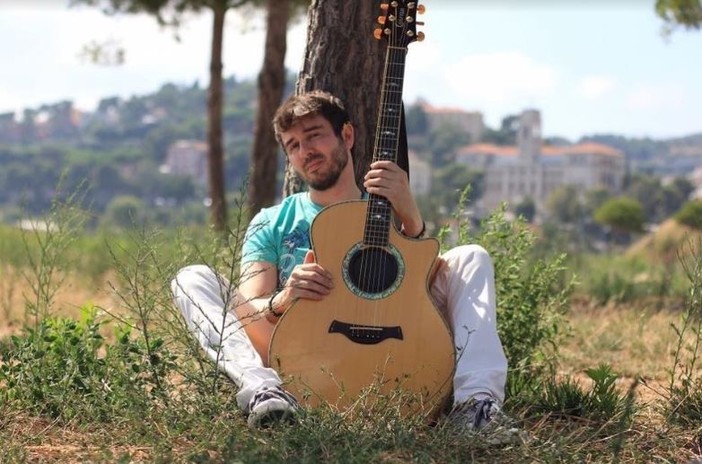 Imperia: Eugenio Ripepi oggi pomeriggio ospite a Radio Onda Ligure con la sua 'Nicole' - Video Imperia: Eugenio Ripepi oggi pomeriggio ospite a Radio Onda Ligure con la sua 'Nicole' - Video