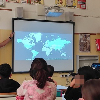 Educazione ambientale, lezione con un esperto del riciclo per gli studenti di Dolceacqua (Foto e video)